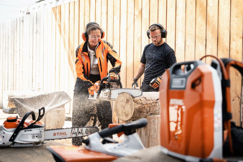 Что выбрать, бензиновую или аккумуляторную газонокосилку STIHL? Что выбрать, бензиновую или аккумуляторную газонокосилку STIHL?